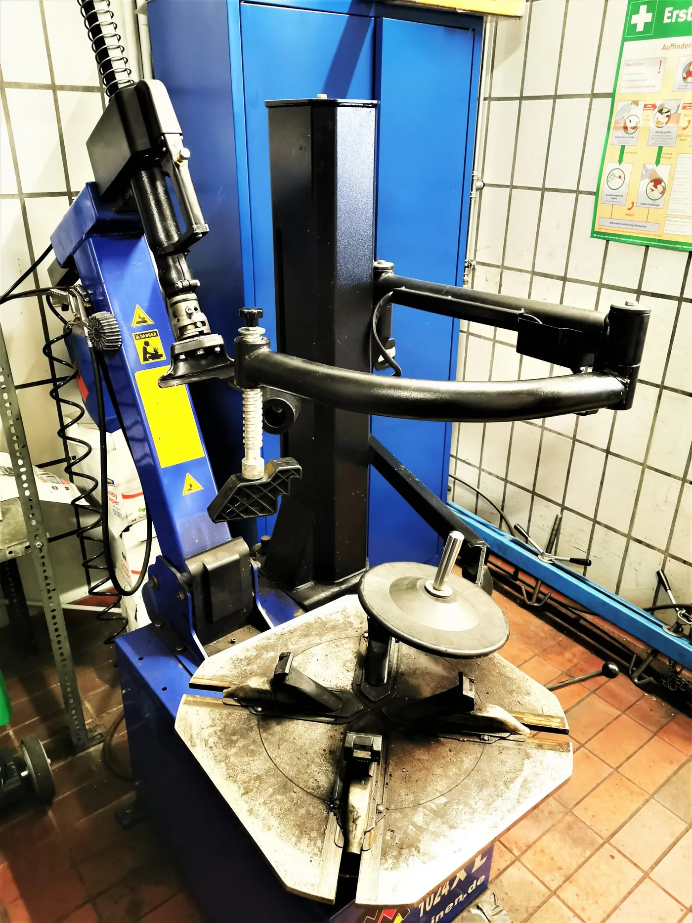 Reifenmontiermaschine